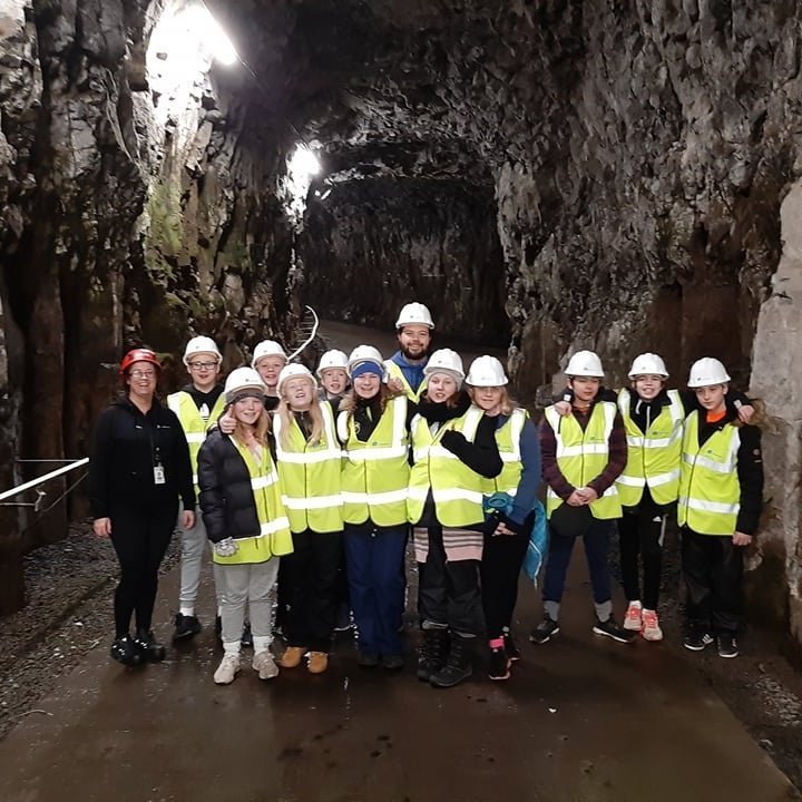 55512155_324023374921142_2024466318534639616_n