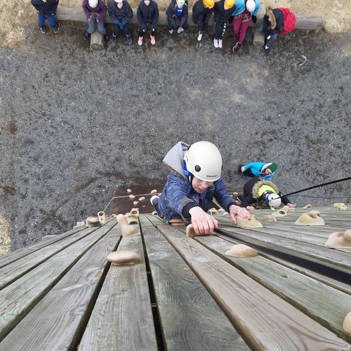 55526878_333079080893241_4936093376559710208_n