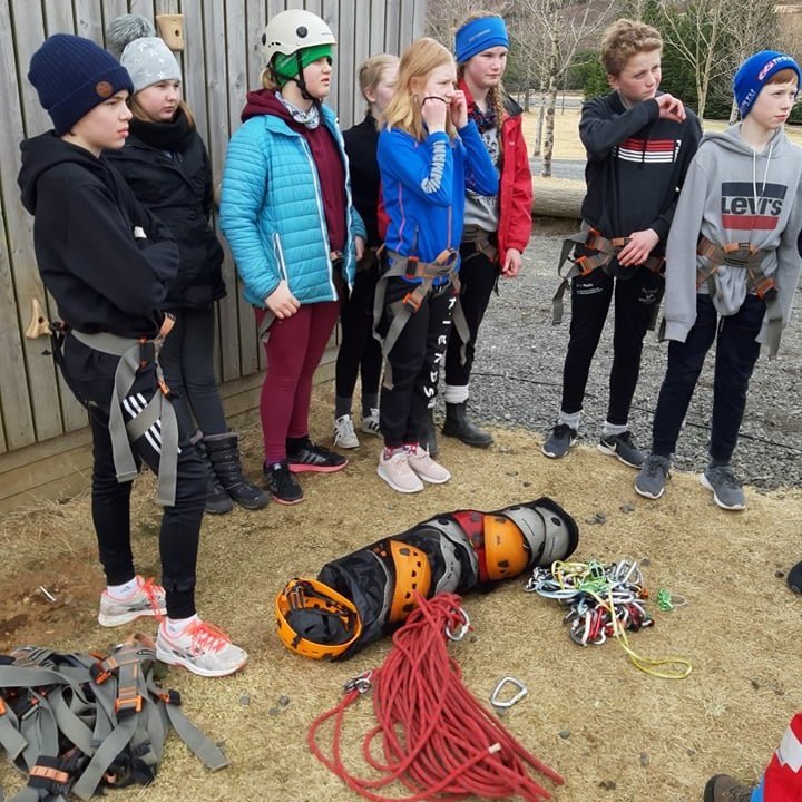 55575924_403577030433611_8453277421360119808_n