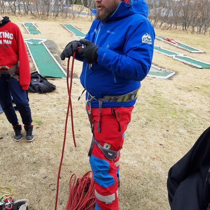 56173345_1260080374148749_4705324865350008832_n