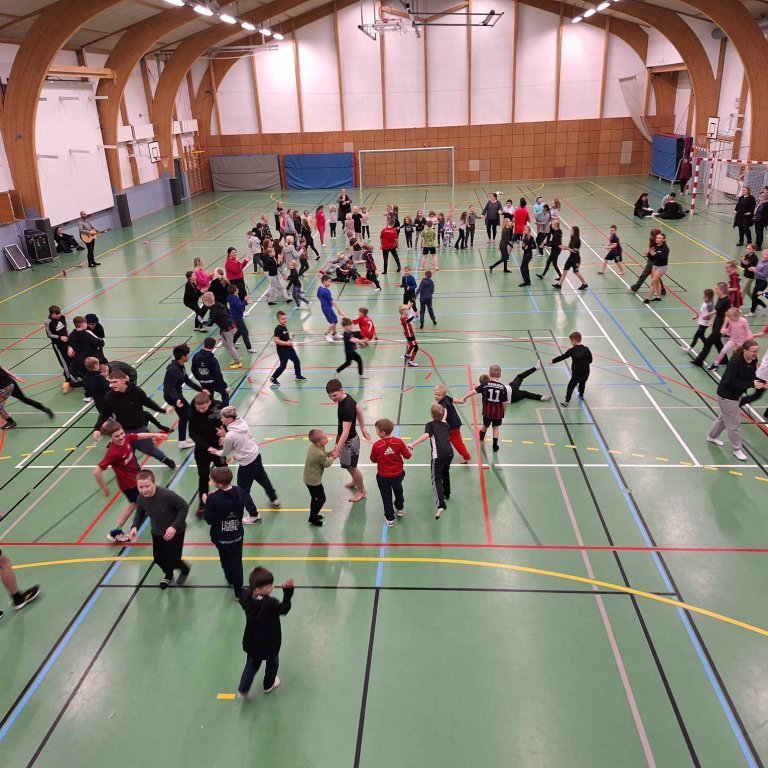 412354870_303451315481036_4477374343093672467_n