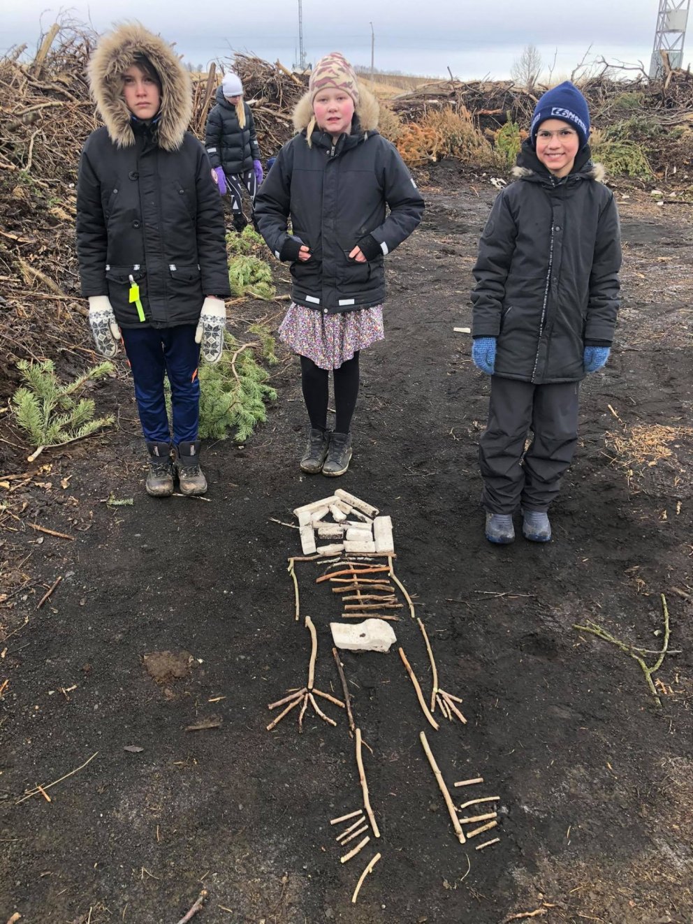 Beinagrindagerð hjá 6 bekk í útikennslu