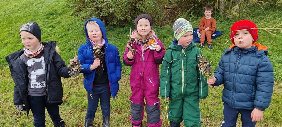 Myndir frá útikennslu í 1. og 2. bekk