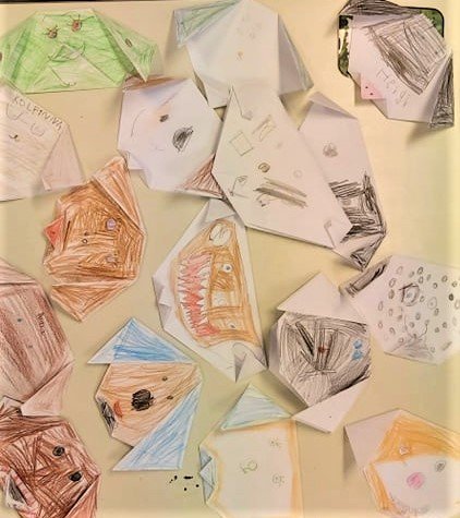 1. bekkur og hundapappírsbrot