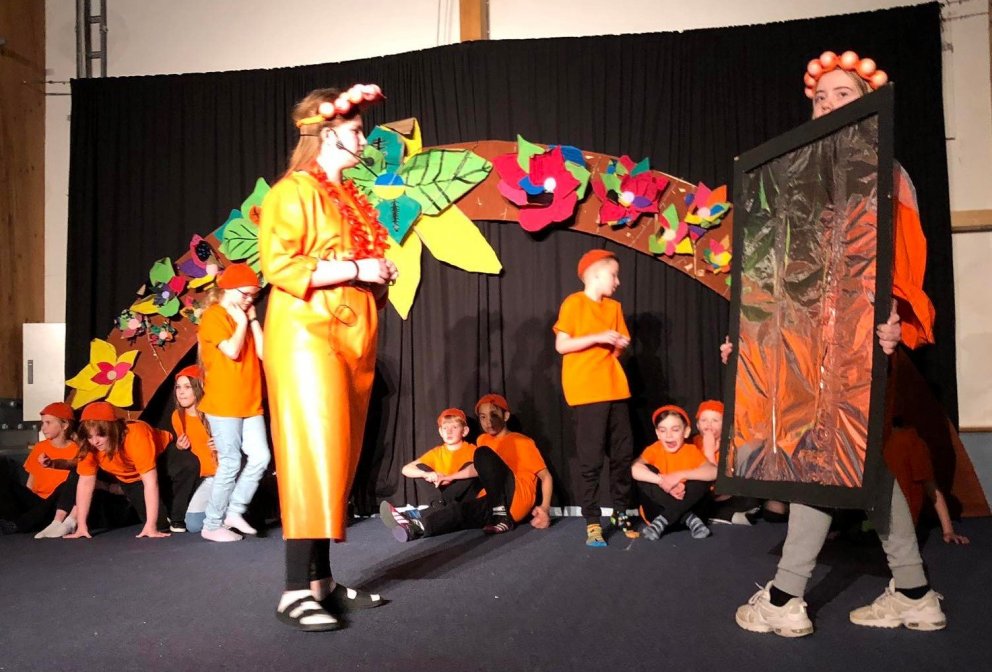 Vorhátíð í Helluskóla 2022: Ávaxtakarfan