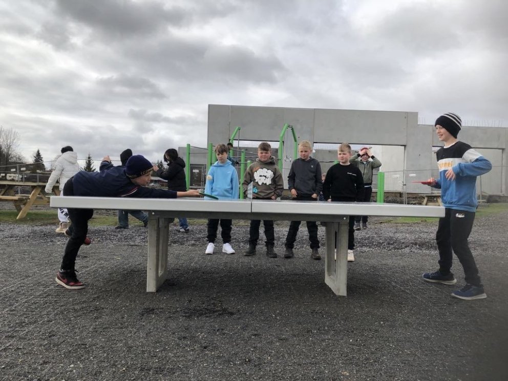 Úti borðtennisborð og fótboltaspil