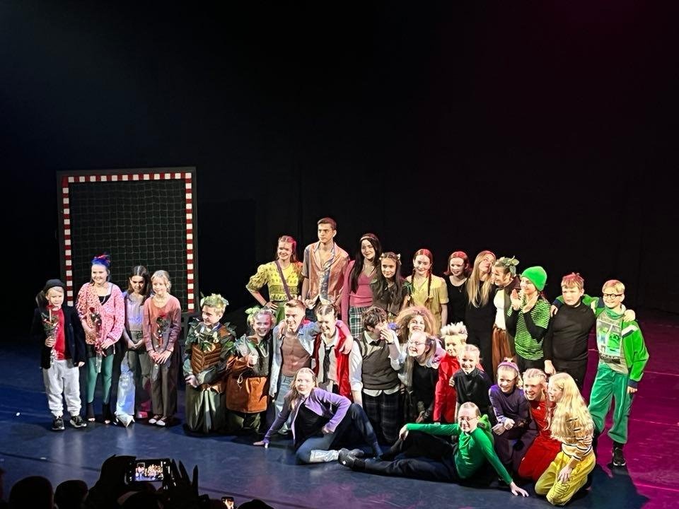 Verðlaunahafar ásamt leikurum.