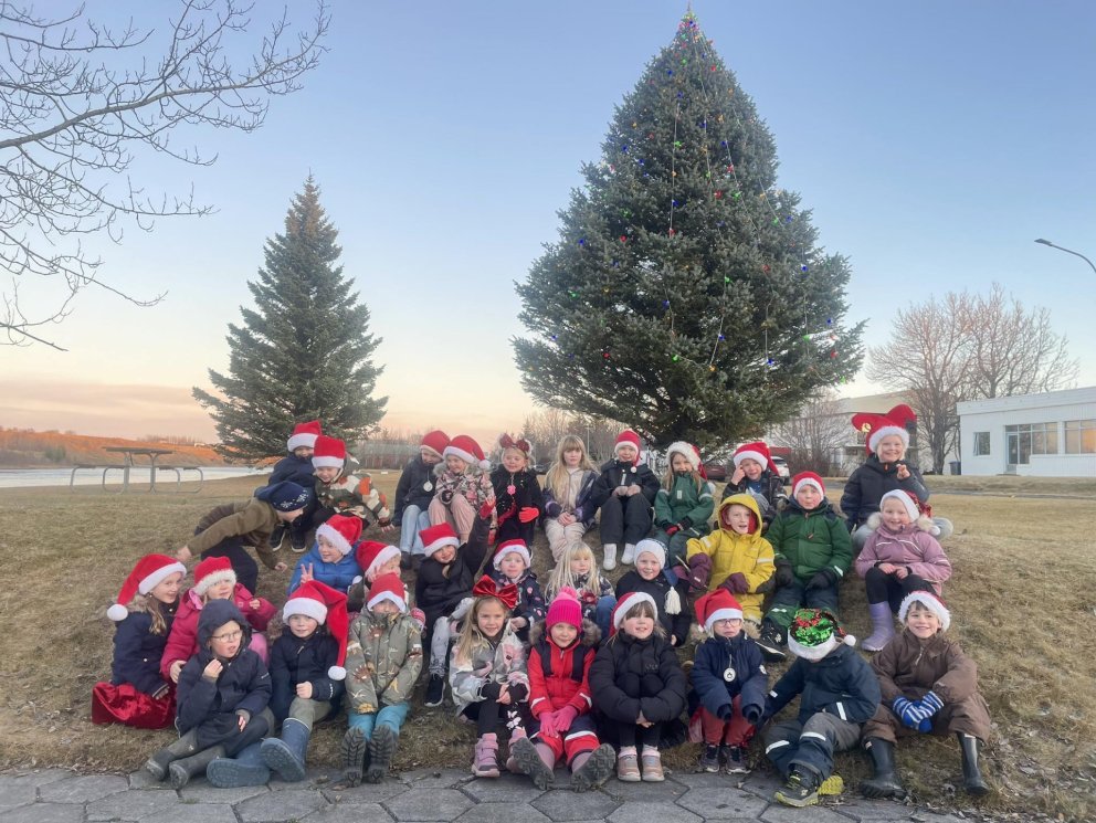 Falleg jólakveðja frá nemendum 1. og 2. bekkjar