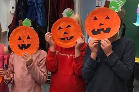 3. og 4.b. föndra grasker fyrir hrekkjavöku