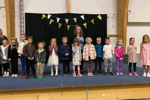 1. bekkur skólaárið 2023-2024 mættur í skólann