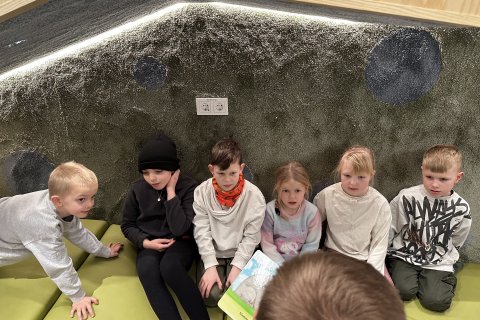 4. bekkur les fyrir 1. bekk