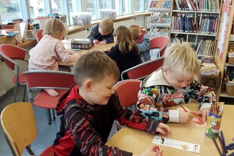 1. bekkur á bókasafni