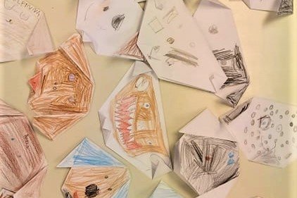 1. bekkur og hundapappírsbrot