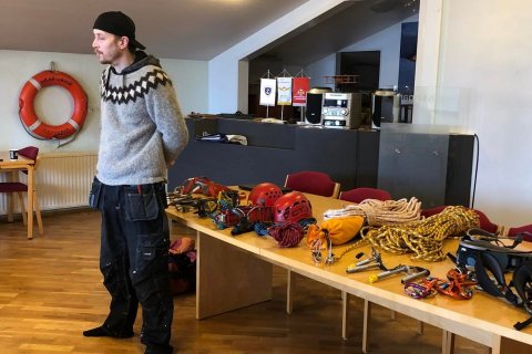 5. bekkur á kynningu hjá Fugbjörgunarsveitinni