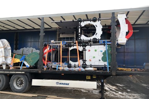 Kastali á skólalóð mættur.