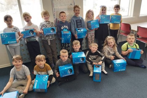 1. bekkingar fengu hjálma