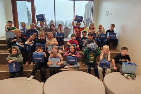 Hjálmagjöf frá Kiwanis og rétt hjálmanotkun