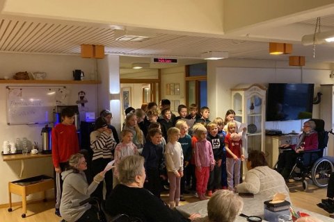 Vinabekkir á Lund að syngja þorralög