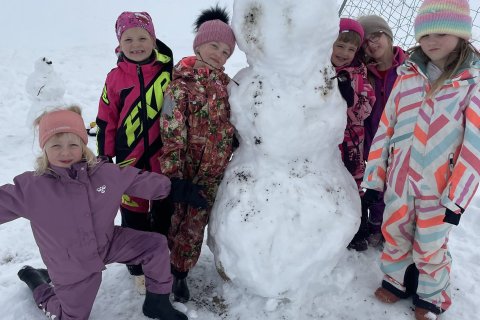 Snjókarla- og kerlingagerð um sumar - 1. bekkur